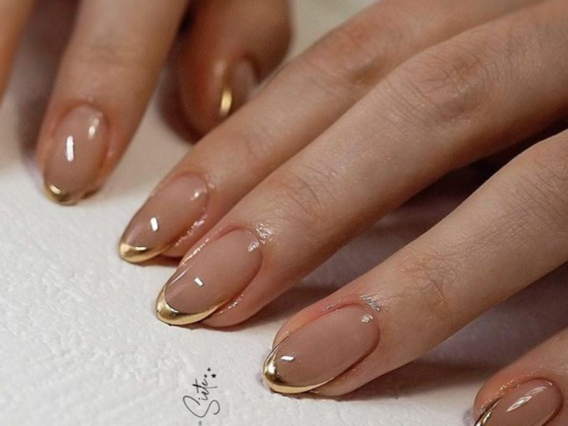 Najbardziej wyjątkowe wzory paznokci urodzinowych 6 Paznokcie French to styl klasyczny i elegancki